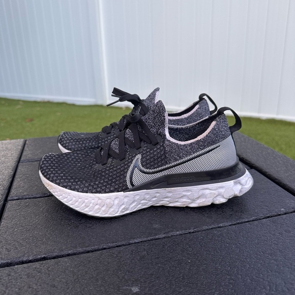 Black Nike React Infinity Run
Flyknit - Picture 1 of 5